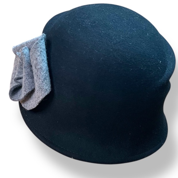 ADORA 100% Wool Black Cloche Hat w Gray Felt Flower O/S - Picture 4 of 8